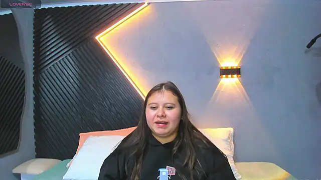 Snapshot of Laia_and_Aloby chatting on 07-14-26, 11:10 Laia and Aloby online show from 07-14-26, 11:10