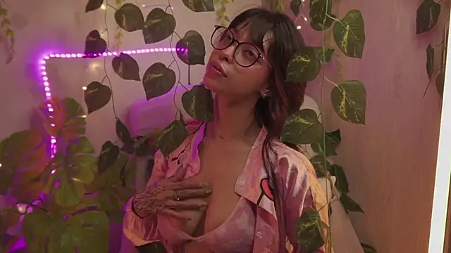 Snapshot of Kitty_arts chatting on 12-02-24, 10:56 Kitty arts online show from 12-02-24, 10:56