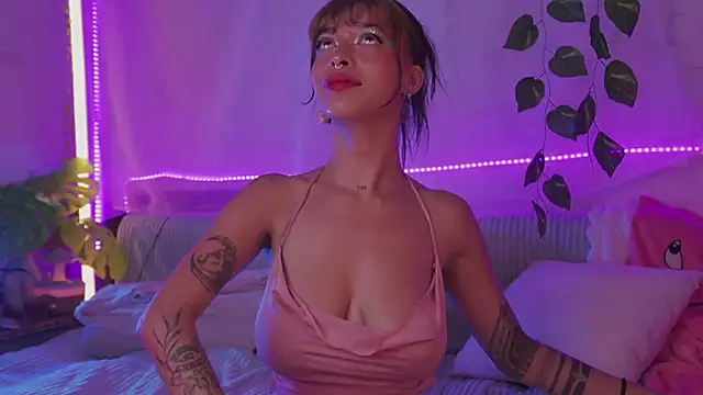 Snapshot of Kitty_arts chatting on 01-11-25, 01:59 Kitty arts online show from 01-11-25, 01:59