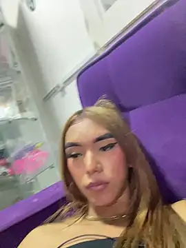 Snapshot of Nikol_Rang__ chatting on 01-21-25, 08:08 Nikol Rang online show from 01-21-25, 08:08