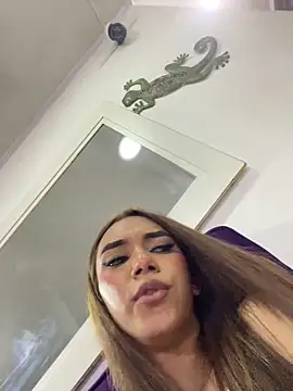 Snapshot of Nikol_Rang__ chatting on 01-26-25, 07:32 Nikol Rang online show from 01-26-25, 07:32