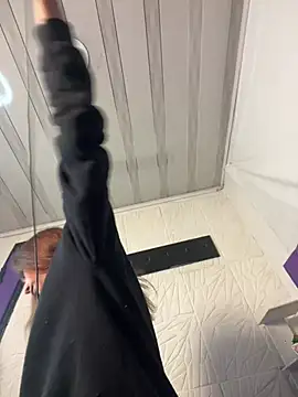 Snapshot of Nikol_Rang__ chatting on 02-13-25, 04:00 Nikol Rang online show from 02-13-25, 04:00