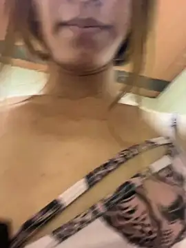 Snapshot of Nikol_Rang__ chatting on 02-20-25, 05:01 Nikol Rang online show from 02-20-25, 05:01