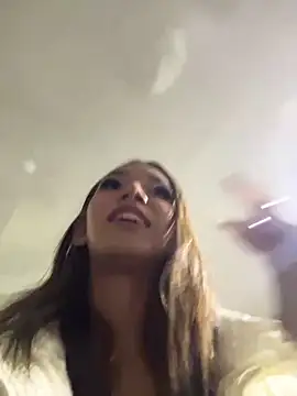 Snapshot of Nikol_Rang__ chatting on 03-03-25, 07:21 Nikol Rang online show from 03-03-25, 07:21