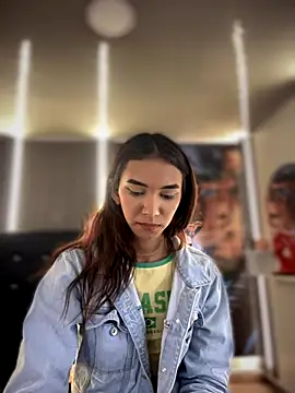 Snapshot of Nikol_Rang__ chatting on 09-11-25, 07:58 Nikol Rang online show from 09-11-25, 07:58