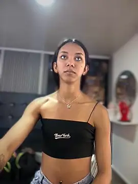 Snapshot of Nikol_Rang__ chatting on 09-26-25, 06:45 Nikol Rang online show from 09-26-25, 06:45