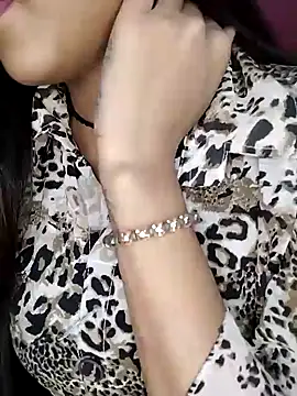 Sreya213 online show from 01-25-25, 09:14