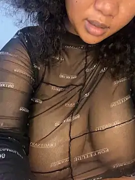 Snapshot of MayaPassion chatting on 02-22-25, 04:40 MayaPassion online show from 02-22-25, 04:40