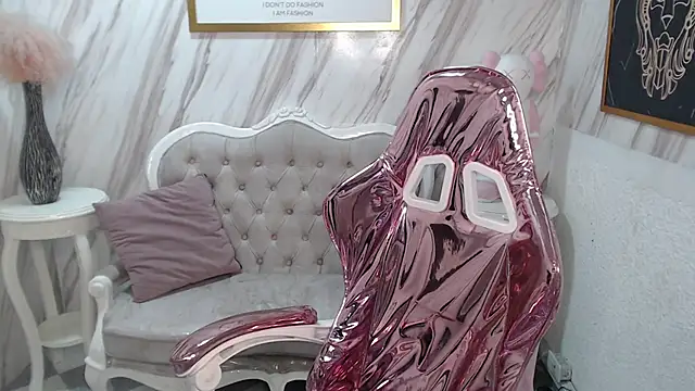 Snapshot of Violeth_b chatting on 02-10-25, 12:50 Violeth b online show from 02-10-25, 12:50