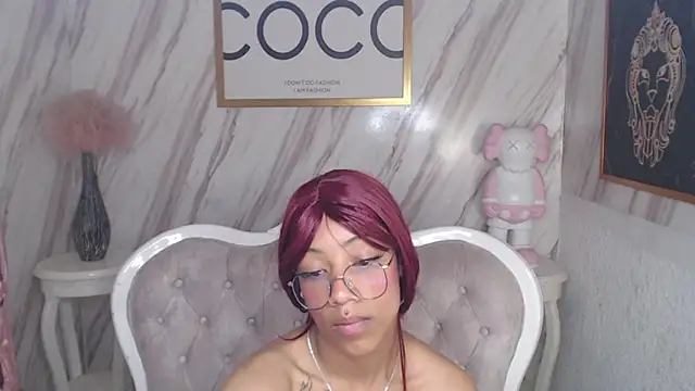 Snapshot of Violeth_b chatting on 02-20-25, 06:57 Violeth b online show from 02-20-25, 06:57