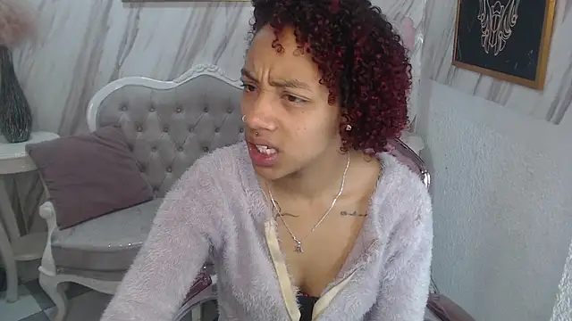 Snapshot of Violeth_b chatting on 02-24-25, 12:37 Violeth b online show from 02-24-25, 12:37