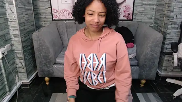 Snapshot of Violeth_b chatting on 09-15-25, 12:49 Violeth b online show from 09-15-25, 12:49