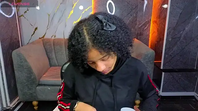 Snapshot of Violeth_b chatting on 11-08-25, 12:49 Violeth b online show from 11-08-25, 12:49