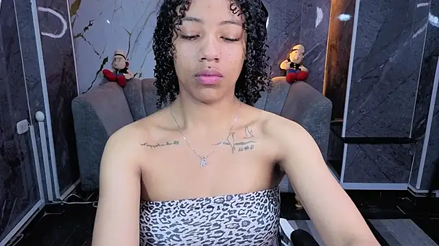 Snapshot of Violeth_b chatting on 04-24-26, 01:02 Violeth b online show from 04-24-26, 01:02