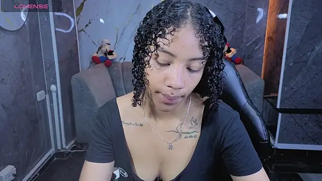 Snapshot of Violeth_b chatting on 04-27-26, 12:58 Violeth b online show from 04-27-26, 12:58