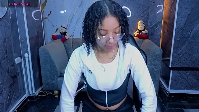Snapshot of Violeth_b chatting on 05-27-26, 12:57 Violeth b online show from 05-27-26, 12:57