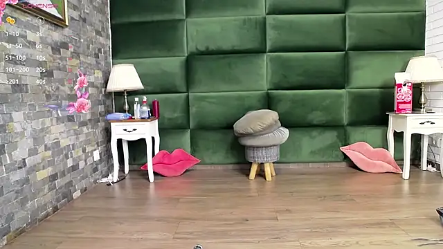 Snapshot of SelenSummer chatting on 09-09-25, 04:12 SelenSummer online show from 09-09-25, 04:12