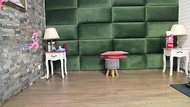 Snapshot of SelenSummer chatting on 09-18-25, 04:03 SelenSummer online show from 09-18-25, 04:03