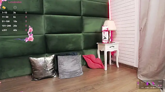 Snapshot of SelenSummer chatting on 09-22-25, 04:03 SelenSummer online show from 09-22-25, 04:03