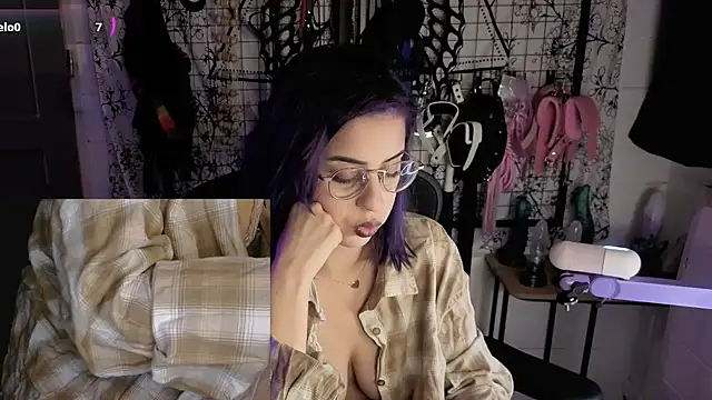 Snapshot of LisandreLaVenale chatting on 05-17-26, 09:33 LisandreLaVenale online show from 05-17-26, 09:33