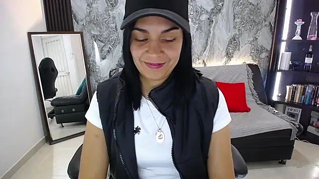 Snapshot of Carlota_milf_30 chatting on 10-19-25, 02:18 Carlota milf 30 online show from 10-19-25, 02:18