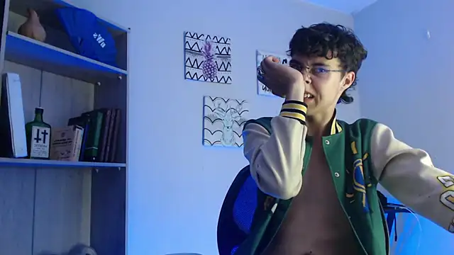 Snapshot of Jeam_hot chatting on 12-17-24, 12:12 Jeam hot online show from 12-17-24, 12:12