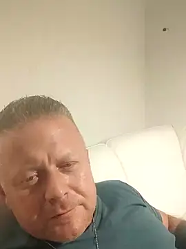 Snapshot of swingr chatting on 12-18-24, 12:32 swingr online show from 12-18-24, 12:32