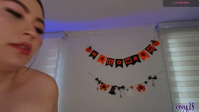 venusleroy  online show from 10-07-25, 09:12