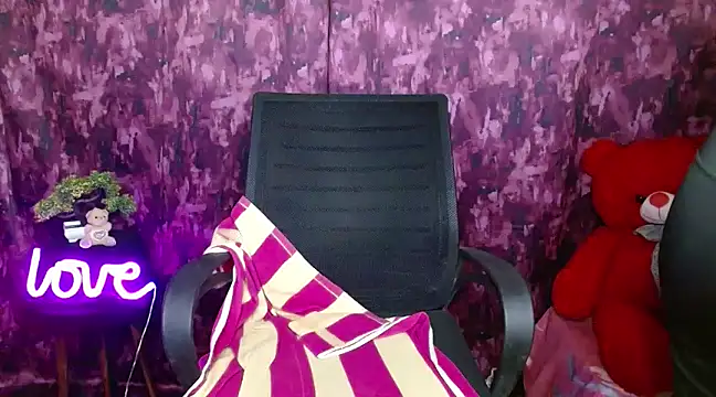 Snapshot of Naughty_Ayesha1 chatting on 01-19-25, 06:09 Naughty Ayesha1 online show from 01-19-25, 06:09