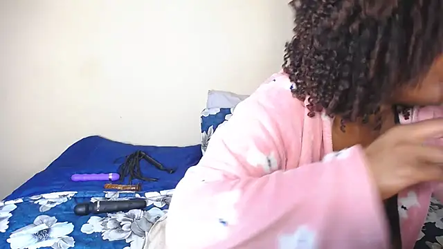 Snapshot of 2Sweetysmile chatting on 09-30-25, 09:25 2Sweetysmile online show from 09-30-25, 09:25