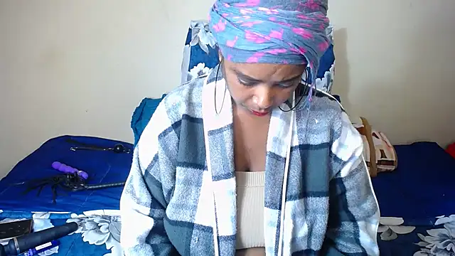 Snapshot of 2Sweetysmile chatting on 10-28-25, 09:39 2Sweetysmile online show from 10-28-25, 09:39