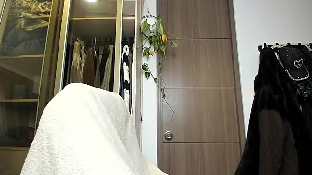 Snapshot of santy-kitty chatting on 03-02-25, 03:24 santy-kitty online show from 03-02-25, 03:24