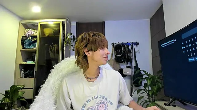 Snapshot of santy-kitty chatting on 03-14-25, 03:26 santy-kitty online show from 03-14-25, 03:26