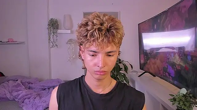 Snapshot of santy-kitty chatting on 11-10-25, 01:26 santy-kitty online show from 11-10-25, 01:26