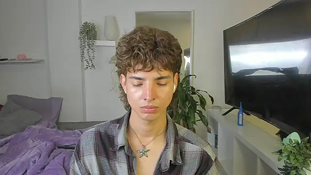 Snapshot of santy-kitty chatting on 11-11-25, 04:01 santy-kitty online show from 11-11-25, 04:01