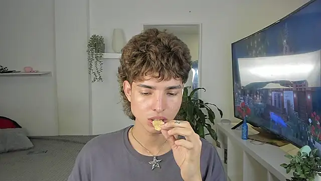 Snapshot of santy-kitty chatting on 11-12-25, 02:23 santy-kitty online show from 11-12-25, 02:23