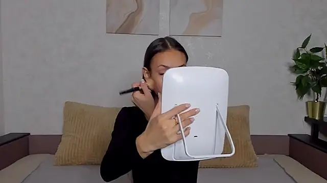 Snapshot of ChloeTeles_ chatting on 01-08-25, 04:23 ChloeTeles online show from 01-08-25, 04:23