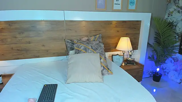 EmaBakker online show from 02-14-25, 01:08