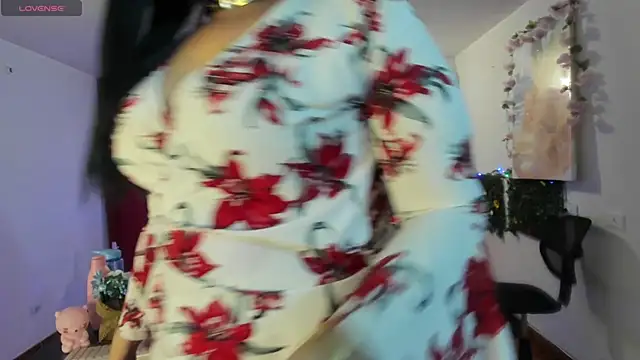 Snapshot of Venus_R0se chatting on 12-08-24, 11:08 Venus R0se online show from 12-08-24, 11:08