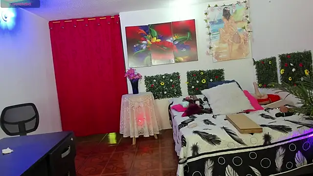 Snapshot of Venus_R0se chatting on 01-26-25, 03:36 Venus R0se online show from 01-26-25, 03:36