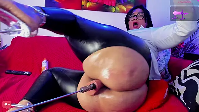 Snapshot of Venus_R0se chatting on 03-15-25, 08:54 Venus R0se online show from 03-15-25, 08:54