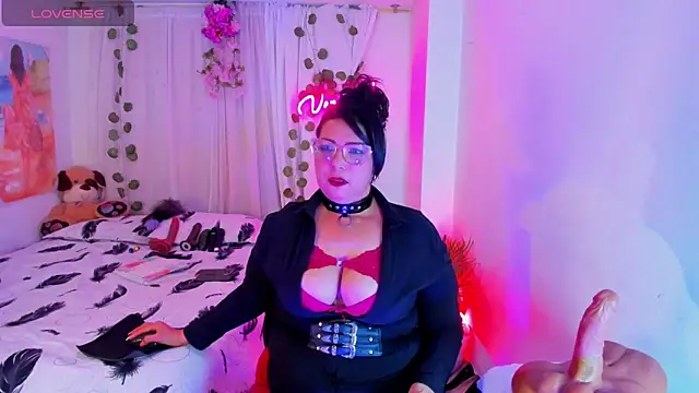 Snapshot of Venus_R0se chatting on 11-11-25, 11:05 Venus R0se online show from 11-11-25, 11:05