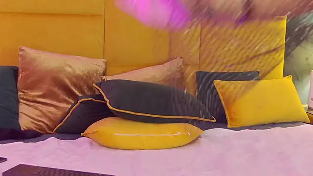 GiuliaHarvey online show from 02-26-25, 03:32