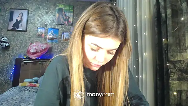 Snapshot of BonnyShy chatting on 12-08-24, 01:47 BonnyShy online show from 12-08-24, 01:47