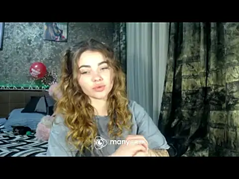 Snapshot of BonnyShy chatting on 02-16-25, 04:32 BonnyShy online show from 02-16-25, 04:32