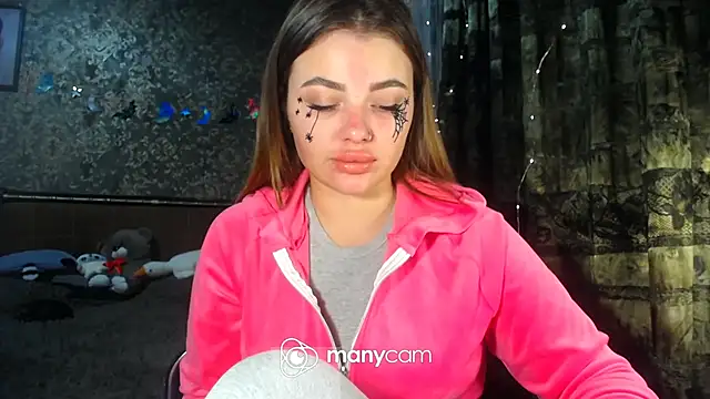 Snapshot of BonnyShy chatting on 10-31-25, 02:18 BonnyShy online show from 10-31-25, 02:18