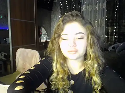 Snapshot of BonnyShy chatting on 11-22-25, 07:57 BonnyShy online show from 11-22-25, 07:57