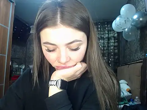 Snapshot of BonnyShy chatting on 12-15-25, 09:13 BonnyShy online show from 12-15-25, 09:13