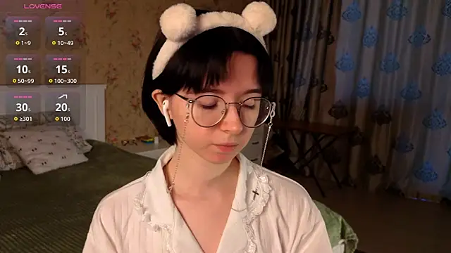 Nora Failure online show from 10-25-25, 08:55