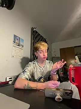 Snapshot of twentywithafelonyy chatting on 01-18-25, 01:18 twentywithafelonyy online show from 01-18-25, 01:18